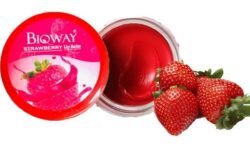 17d71e6b2aa85789b42a3ac54500d467.jpg Bioway byd Strawberry Lip Balm for Soft & Pink Lips Rehydrates Dry & Cracked lips 10g