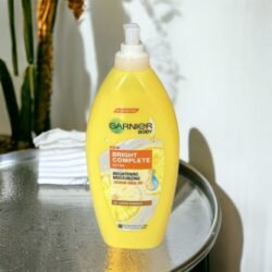 5473d500b1783e7ae4be8d9424cbec31.jpg THAILAND GARNIER VITAMIN C Body 400 Ml Sun Block Lotion UVA / UVB Bright Complete 2x Lemon Gbvc Reduce the Dark Spots and Even Out Skin Tone
