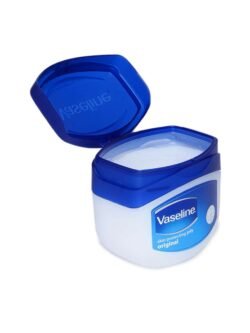 e2fbedcfb96475390af42c95e7a29db6.jpg VASELINE slcr Skin Protection Jelly – Original Skin and Lips – 3Pcs (1x5.5g)