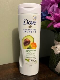 fc0557c084c0694a0b617ee2d9170341.jpg DOVE Nourishing Secrets Invigorating dacl Ritual Body Lotion Avocado Oil and Calendula Extract 400 ML